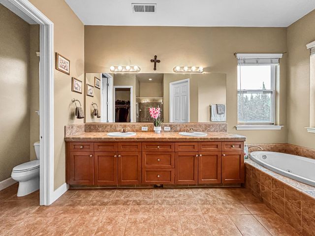 6155 W Goux Avenue, Fresno, CA 93722