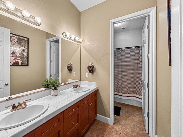 6155 W Goux Avenue, Fresno, CA 93722