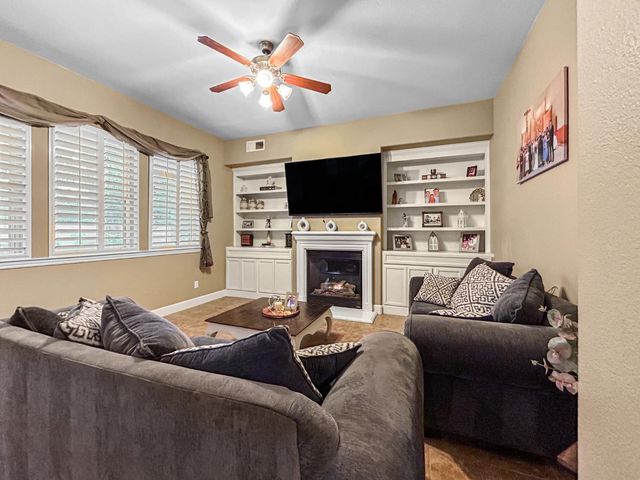 6155 W Goux Avenue, Fresno, CA 93722