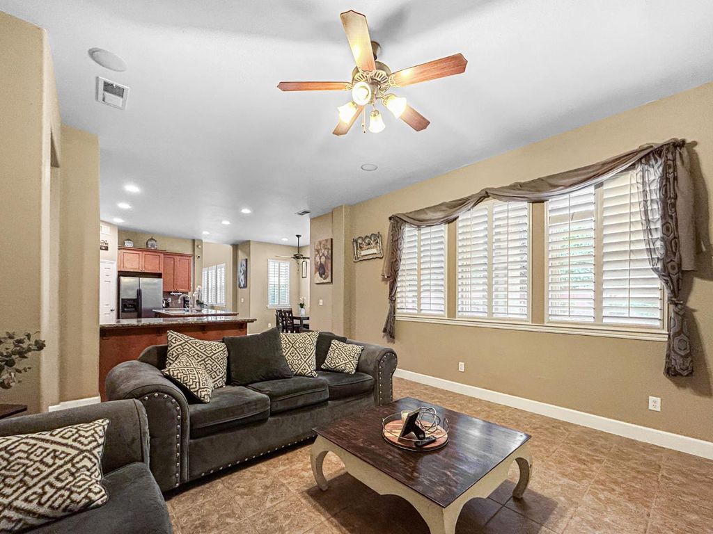 Image 10 of property listing at 6155 W Goux Avenue, Fresno, CA 93722