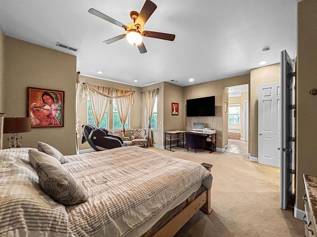 Image 22 of property listing at 6155 W Goux Avenue, Fresno, CA 93722