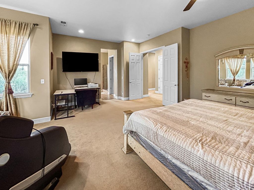 Image 24 of property listing at 6155 W Goux Avenue, Fresno, CA 93722