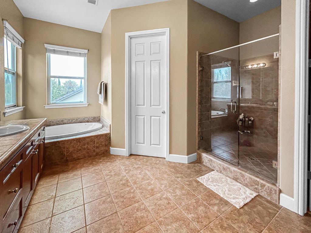 Image 26 of property listing at 6155 W Goux Avenue, Fresno, CA 93722