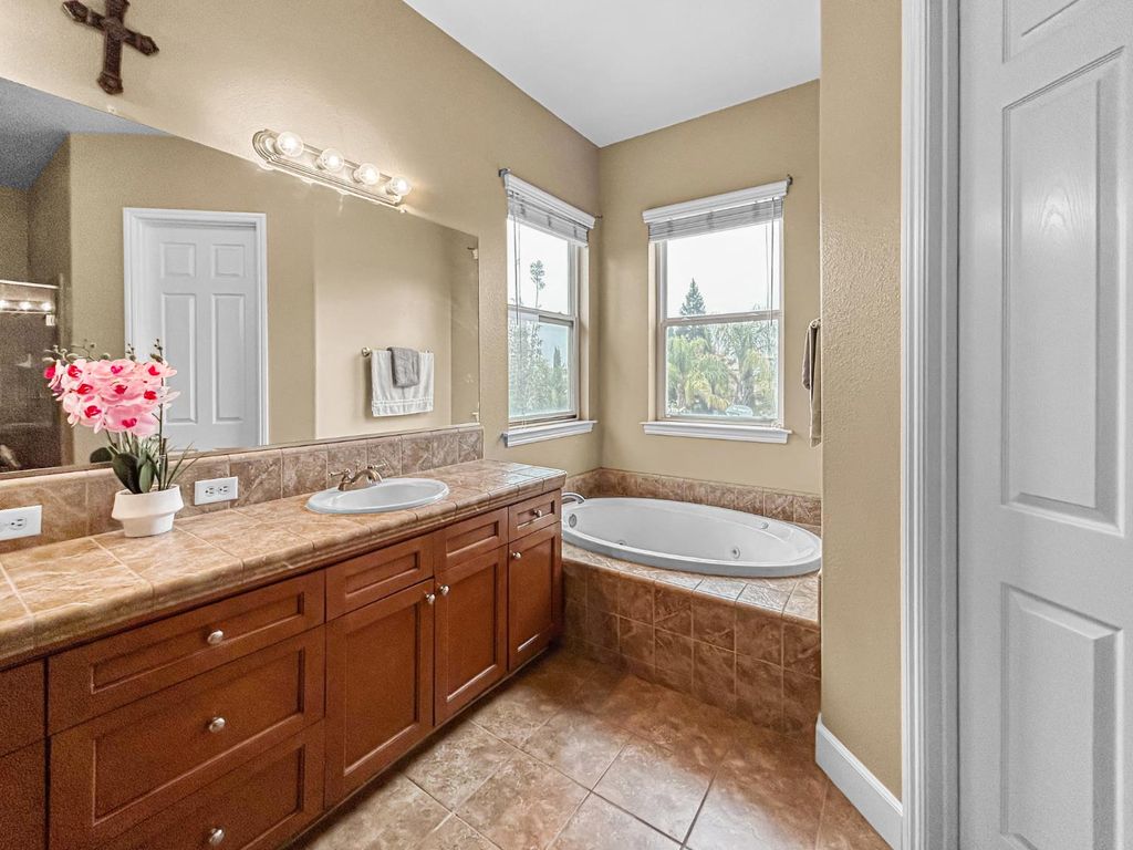 Image 27 of property listing at 6155 W Goux Avenue, Fresno, CA 93722