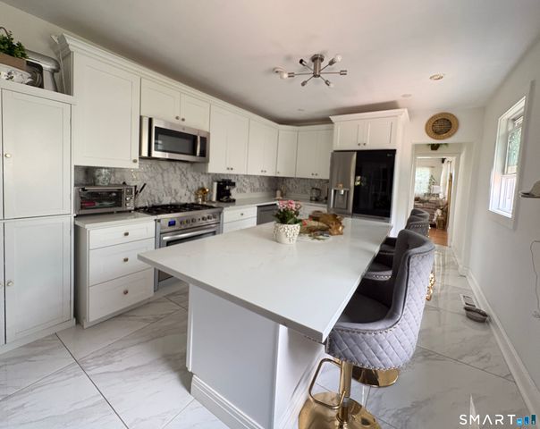 127 Jennings Road, Fairfield, CT 06825