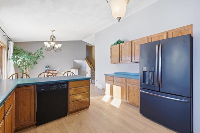 2861 Montclair PLACE, Oshkosh, WI 54904