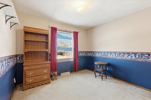 2861 Montclair PLACE, Oshkosh, WI 54904