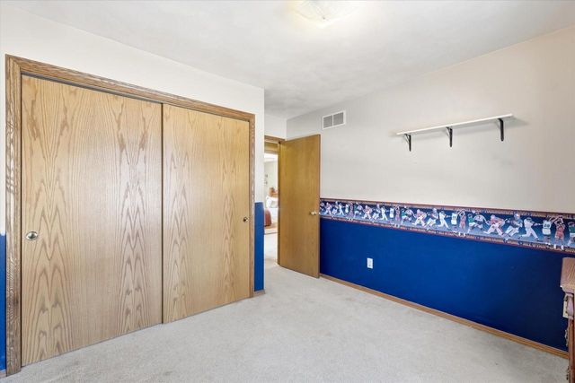 2861 Montclair PLACE, Oshkosh, WI 54904