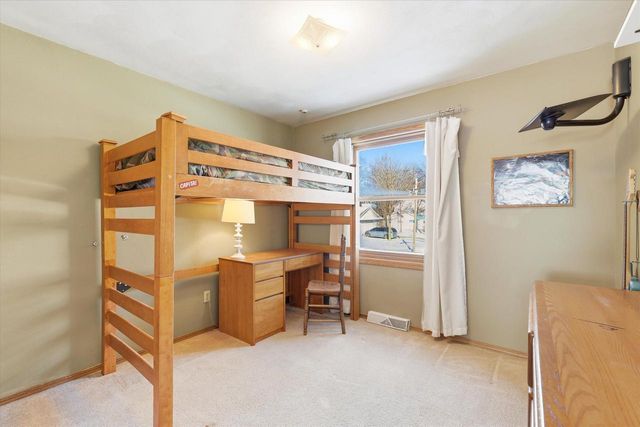 2861 Montclair PLACE, Oshkosh, WI 54904