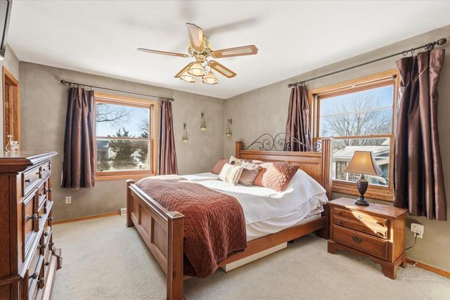 2861 Montclair PLACE, Oshkosh, WI 54904