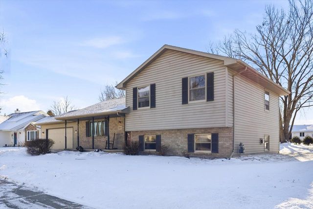 2861 Montclair PLACE, Oshkosh, WI 54904