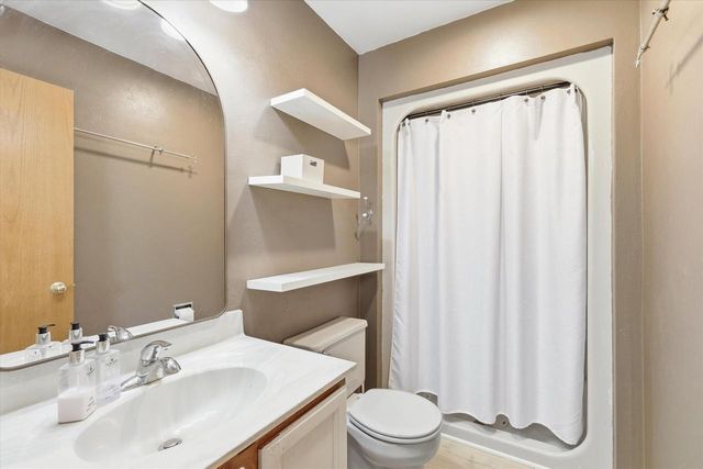 2861 Montclair PLACE, Oshkosh, WI 54904