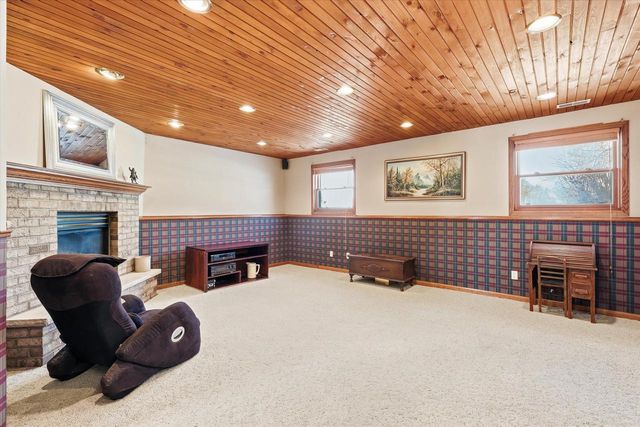 2861 Montclair PLACE, Oshkosh, WI 54904