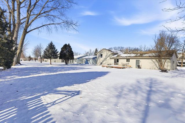 2861 Montclair PLACE, Oshkosh, WI 54904