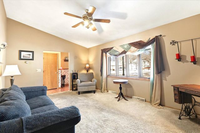 2861 Montclair PLACE, Oshkosh, WI 54904