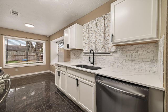 614 Northaire Drive, Houston, TX 77073