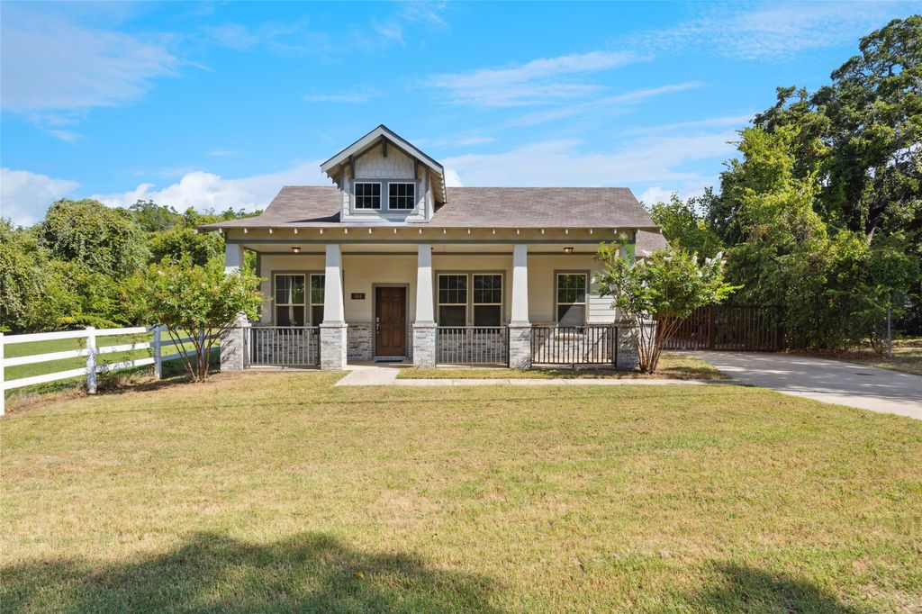 404 W 3rd Street, Kennedale, TX 76060