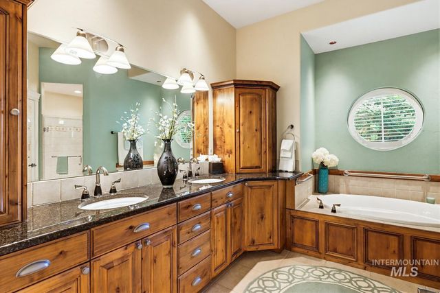 536 W Bogus View Dr, Eagle, ID 83616