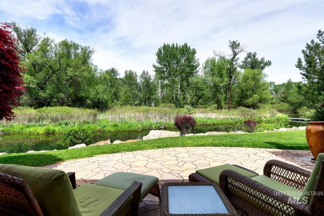 536 W Bogus View Dr, Eagle, ID 83616