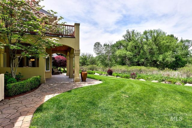 536 W Bogus View Dr, Eagle, ID 83616