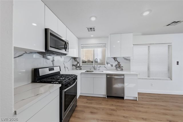 8608 Hidden Pines Avenue, Las Vegas, NV 89143