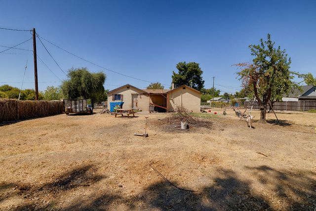 5057 Canal St, Olivehurst, CA 95961