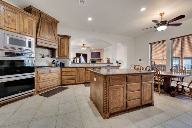 415 Breezeway Court, Cedar Hill, TX 75104