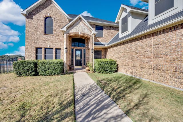 415 Breezeway Court, Cedar Hill, TX 75104