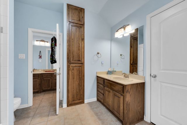 415 Breezeway Court, Cedar Hill, TX 75104