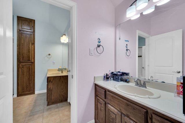 415 Breezeway Court, Cedar Hill, TX 75104