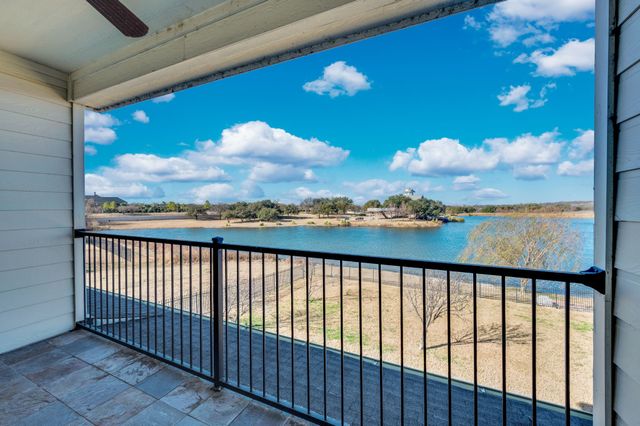 415 Breezeway Court, Cedar Hill, TX 75104