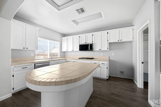 11102 Vista Del Rancho Drive, Bakersfield, CA 93311