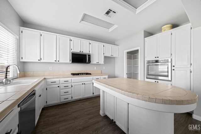 11102 Vista Del Rancho Drive, Bakersfield, CA 93311