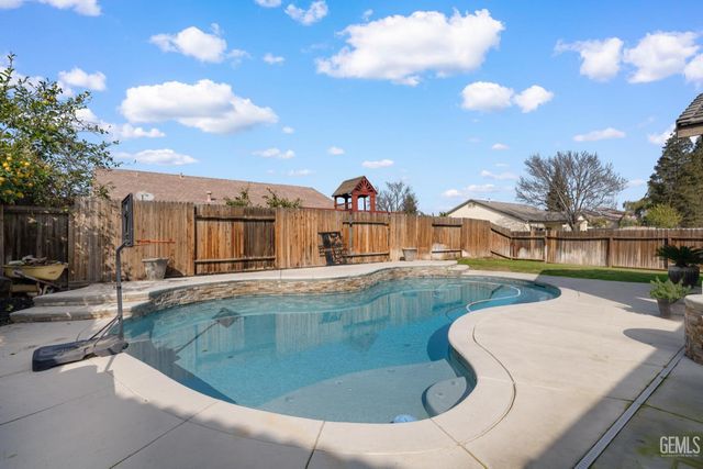 11102 Vista Del Rancho Drive, Bakersfield, CA 93311