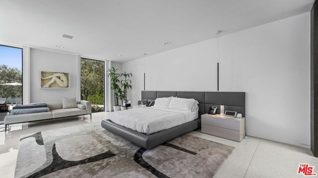 16032 VALLEY VISTA Boulevard, Encino, CA 91436