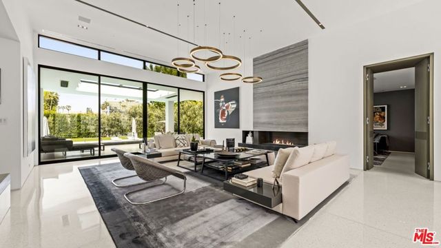 16032 VALLEY VISTA Boulevard, Encino, CA 91436