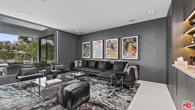 16032 VALLEY VISTA Boulevard, Encino, CA 91436