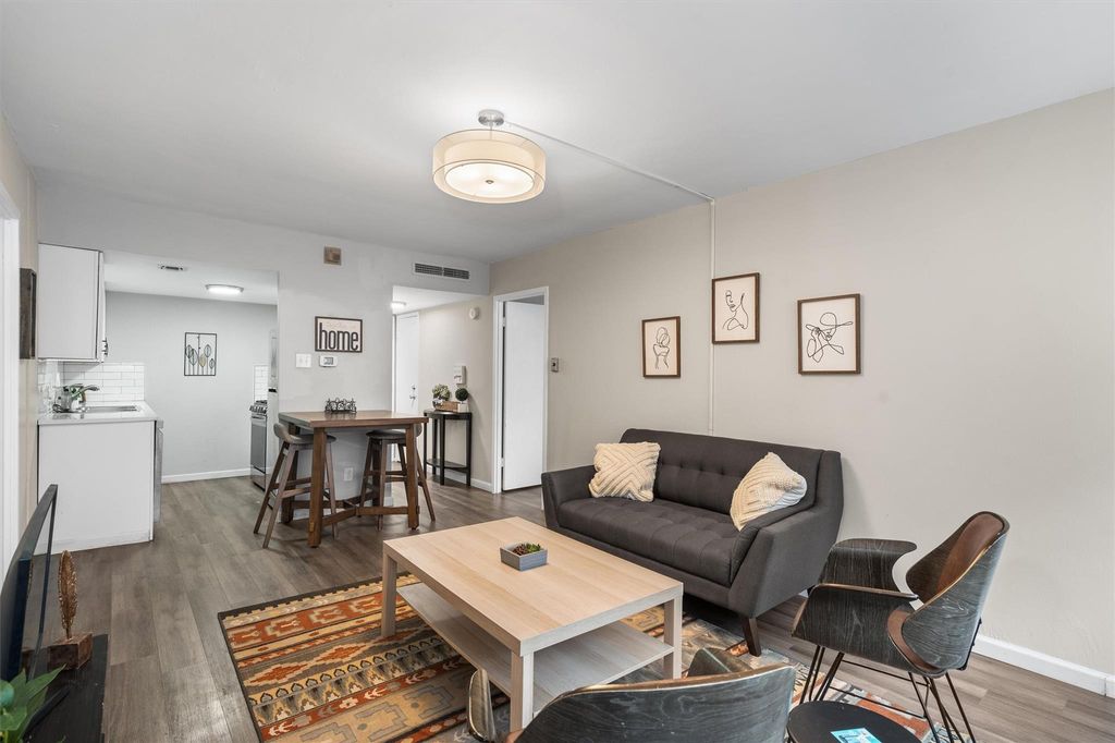 1800 Lavaca ST 307, Austin, TX 78701