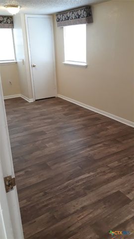 503 E Avenue G, Lampasas, TX 76550