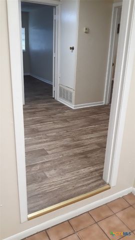 503 E Avenue G, Lampasas, TX 76550