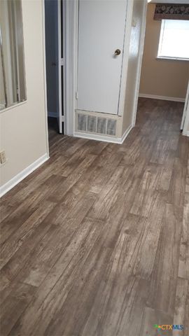 503 E Avenue G, Lampasas, TX 76550