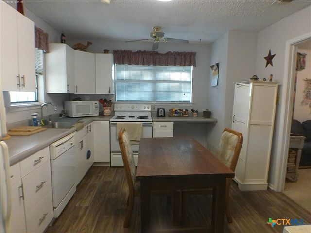 503 E Avenue G, Lampasas, TX 76550