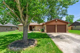 309 Nasturtium Street, Lake Jackson, TX 77566
