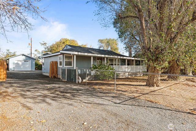 238 6th Ave SE, Soap Lake, WA 98851