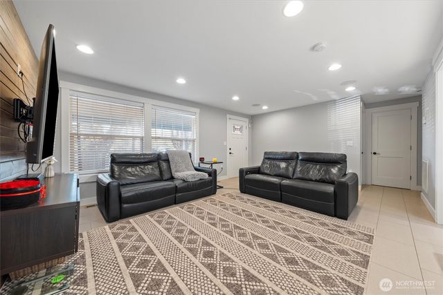 238 6th Ave SE, Soap Lake, WA 98851