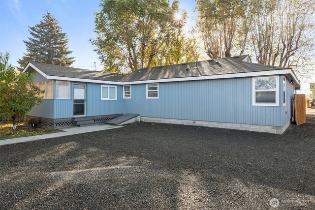238 6th Ave SE, Soap Lake, WA 98851