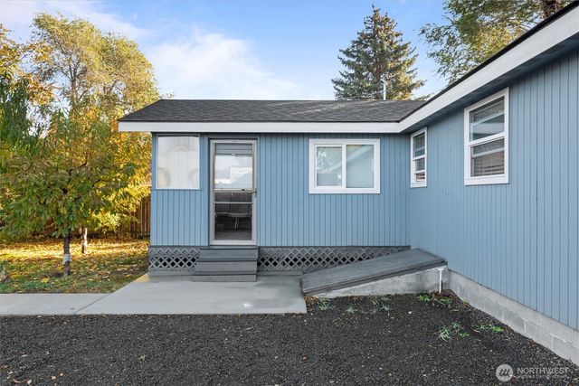 238 6th Ave SE, Soap Lake, WA 98851
