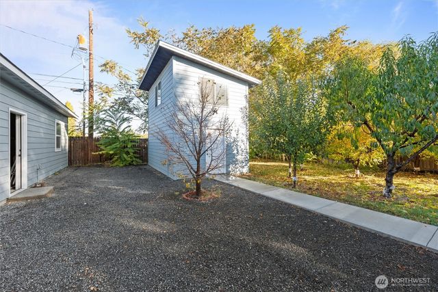 238 6th Ave SE, Soap Lake, WA 98851