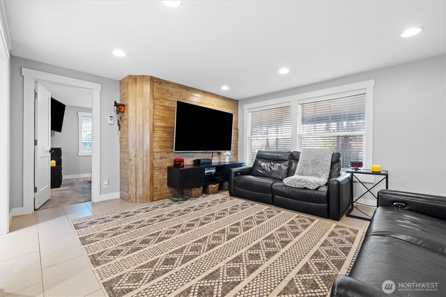 238 6th Ave SE, Soap Lake, WA 98851