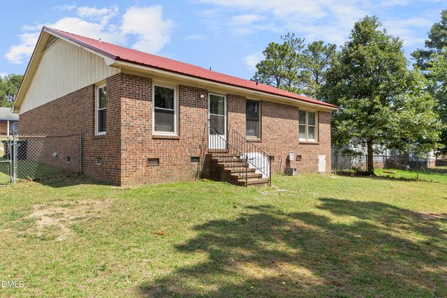 210 Eppingdale Drive, Spring Lake, NC 28390